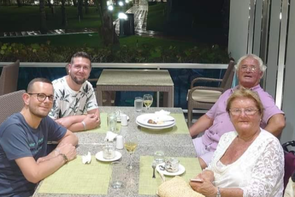 Hull couple celebrate two decades of travelling with TUI 